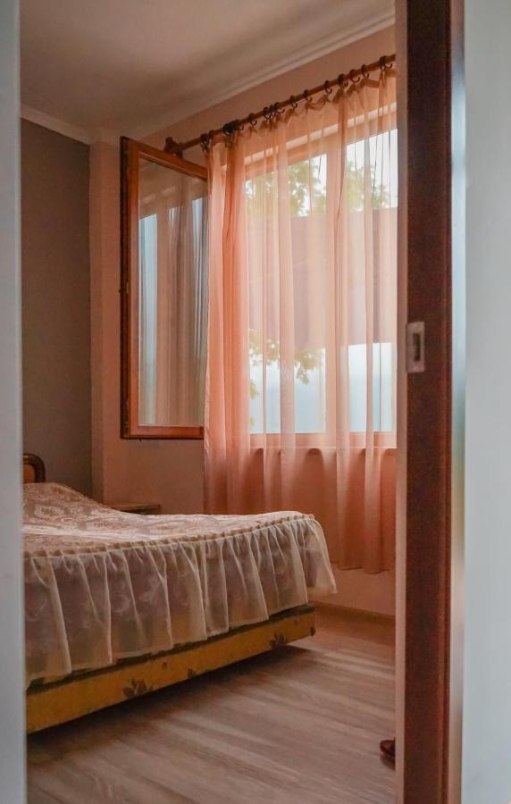 Ana-Maria Bnb Bed & Breakfast Tat'ev Eksteriør bilde