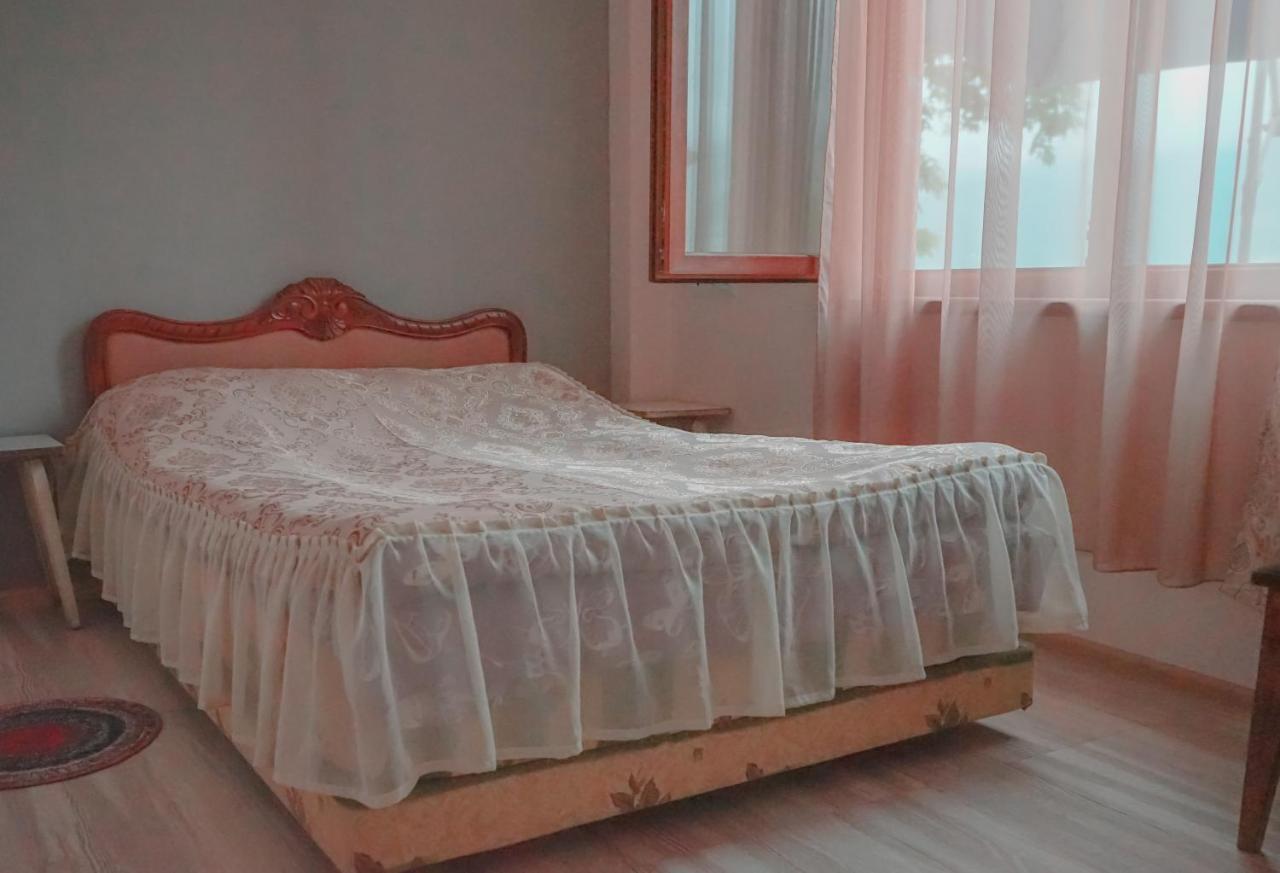Ana-Maria Bnb Bed & Breakfast Tat'ev Eksteriør bilde